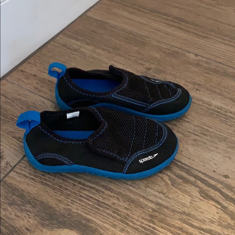Speedo water shoes